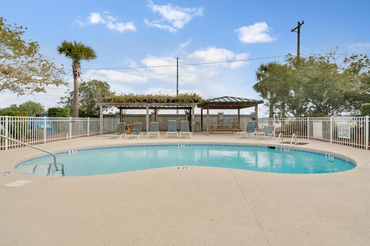 Marsh Winds Villa Folly Beach Exterior photo